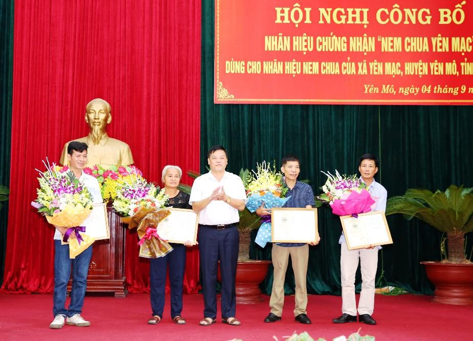 Công bố nhãn hiệu chứng nhận "Nem chua Yên Mạc"