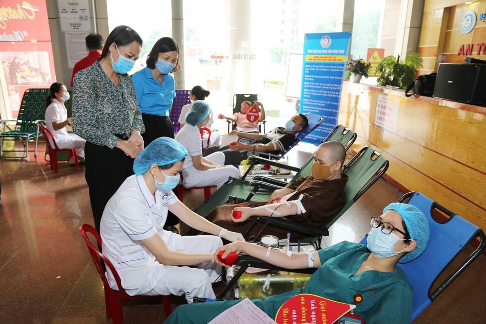 Ngành Y tế tổ chức hiến máu tình nguyện năm 2020