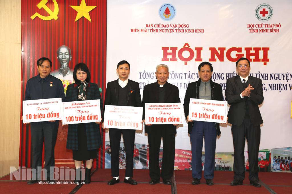 Khởi động chương trình "Tết vì người nghèo và nạn nhân chất độc da cam"