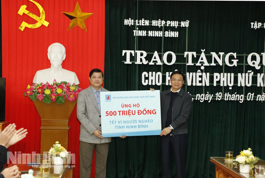 Tập đoàn dầu khí quốc gia Việt Nam tặng quà nhân dịp Tết Nguyên đán Tân Sửu