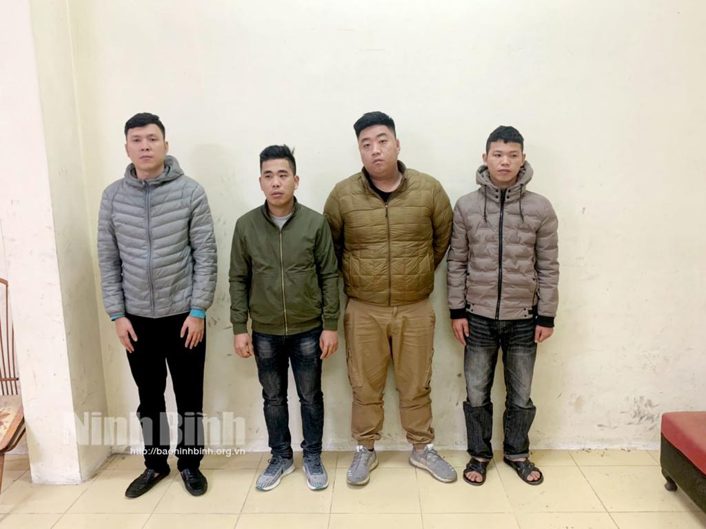 Bắt quả tang 4 đối tượng có hành vi đốt pháo trái phép