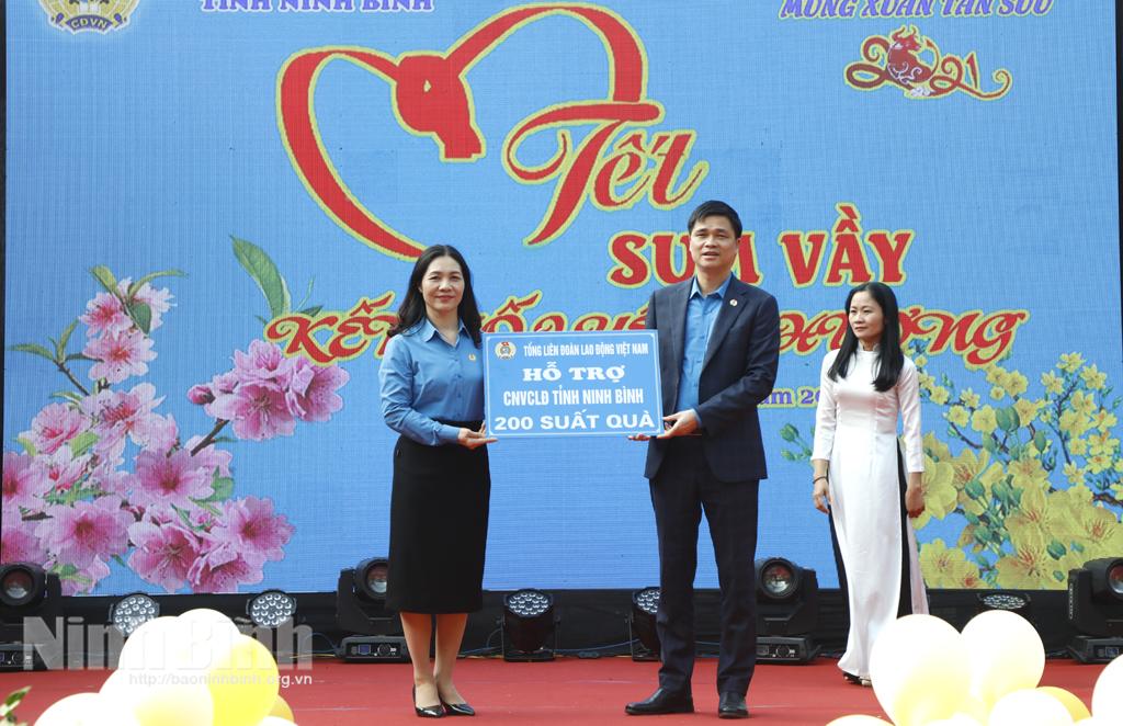 Tổ chức chương trình Tết sum vầy năm 2021