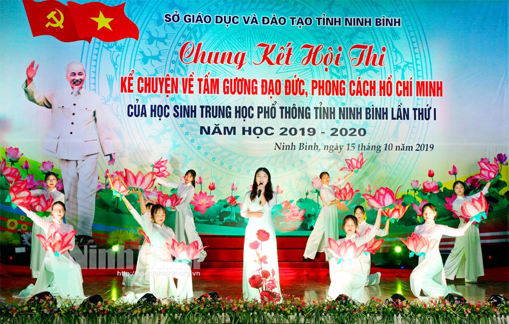 Quan tâm giáo dục lý tưởng cách mạng, đạo đức, lối sống cho học sinh, sinh viên