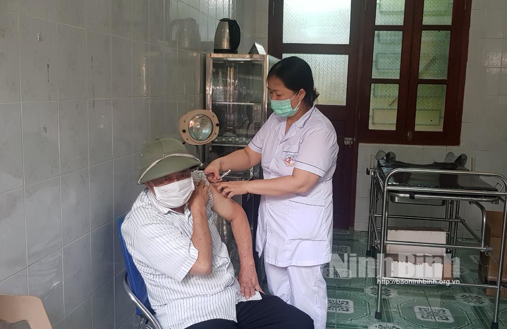 Người dân Ninh Bình chưa tiêm vắc xin phòng COVID-19 sớm đăng ký để được tiêm