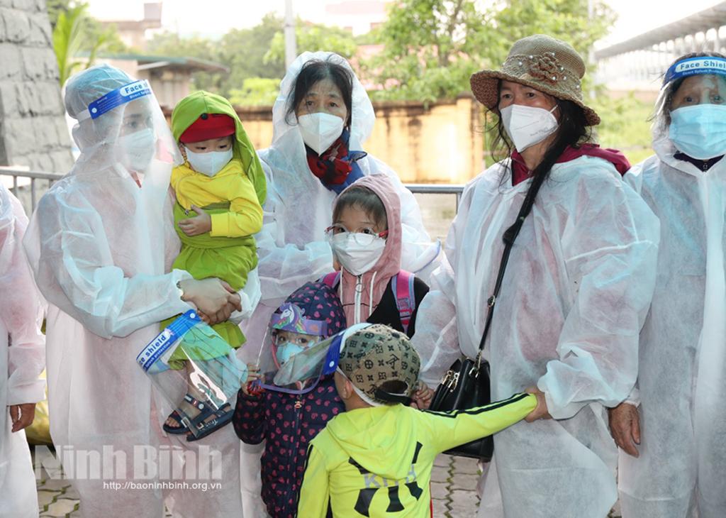 Ninh Bình tiếp tục đón 568 công dân từ vùng dịch về quê an toàn
