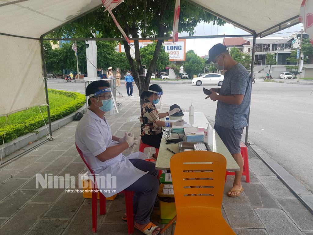 Thực hiện cách ly tập trung đối với người về Ninh Bình từ xã Yên Hồng, huyện Ý Yên