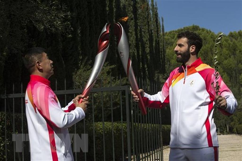 Hy Lạp trao ngọn đuốc Olympic Bắc Kinh 2022 cho Trung Quốc