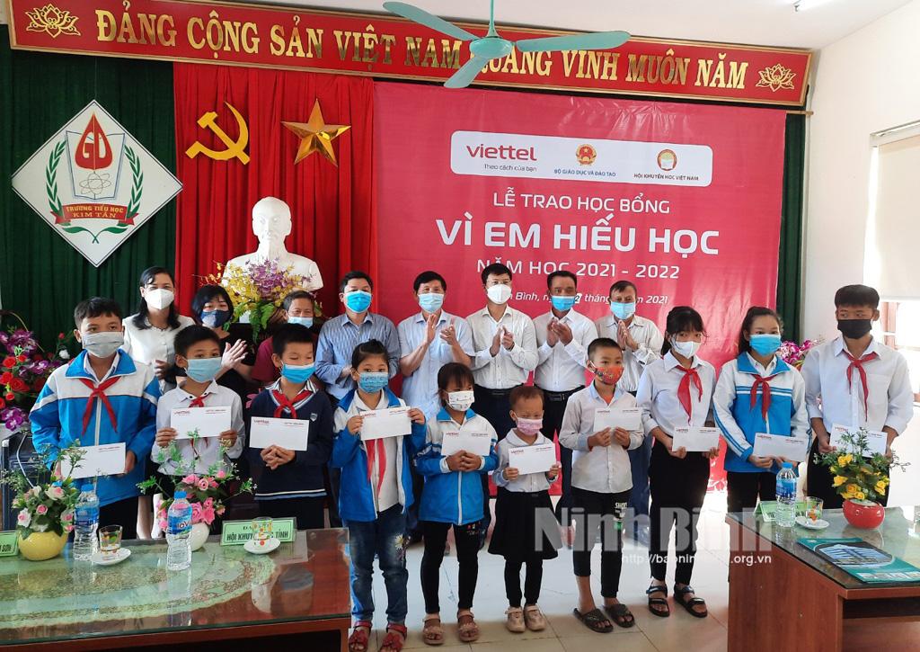 Chắp cánh ước mơ cho học sinh nghèo
