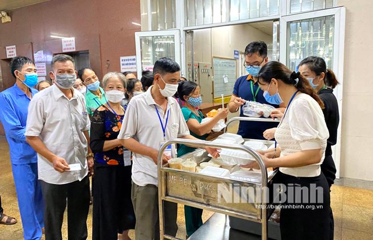 Mang yêu thương đến với bệnh nhân nghèo