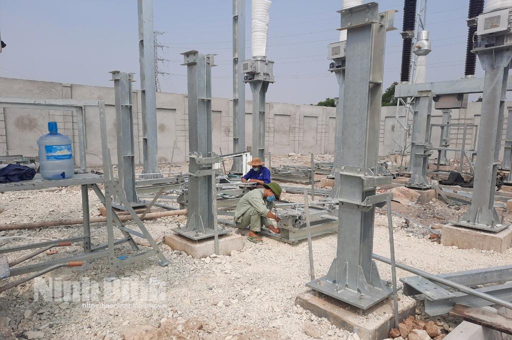 Công ty Điện lực Ninh Bình: Đảm bảo an toàn phòng, chống dịch COVID - 19 trong thực hiện các dự án đầu tư xây dựng