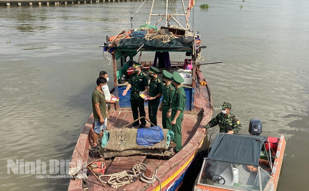 Đồng hành cùng ngư dân phát triển kinh tế và bảo vệ biên giới biển