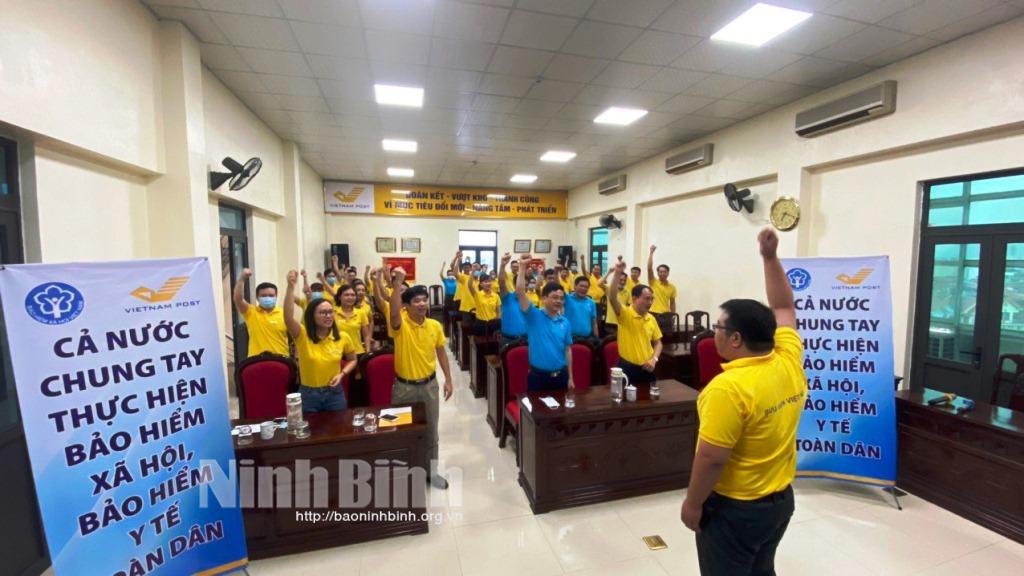 Ra quân tuyên truyền vận động người dân tham gia BHXH tự nguyện, BHYT hộ gia đình năm 2021