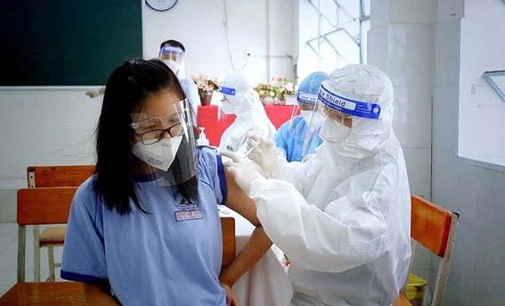 Chuẩn bị tâm lý và chăm sóc trẻ khi tiêm vaccine phòng COVID-19