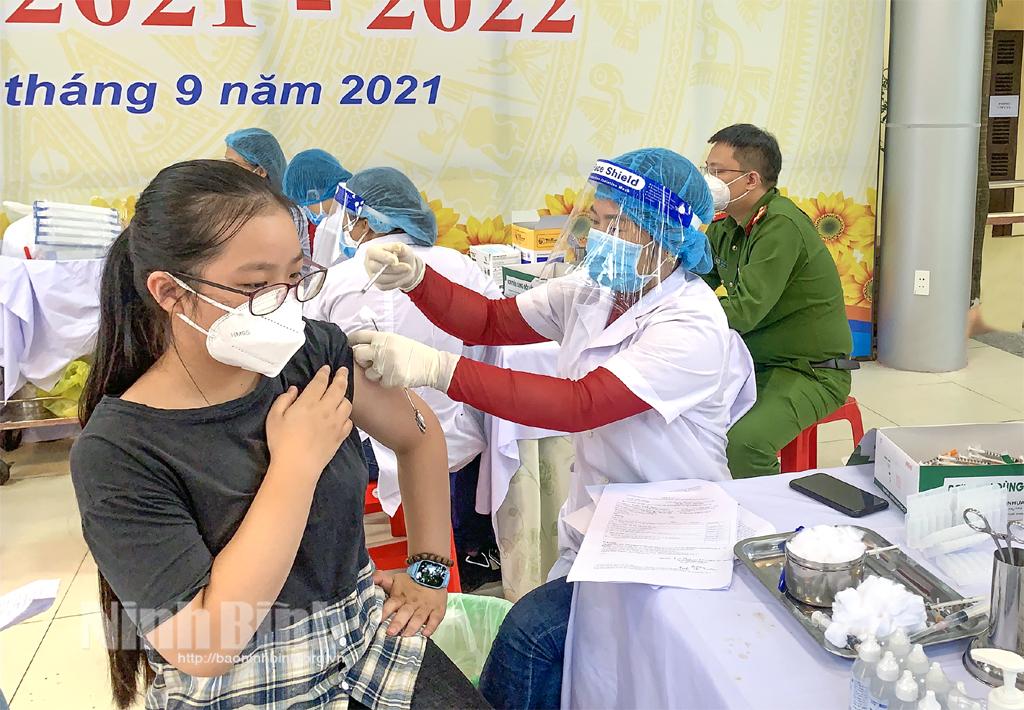 Không chủ quan dù đã tiêm đủ 2 mũi vắc xin phòng COVID-19