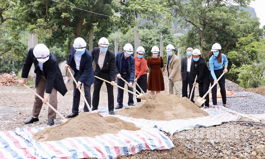 Hoa Lư: Khởi công xây dựng nhà "Mái ấm công đoàn"