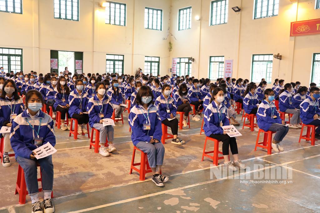 Ninh Bình tham gia tuyên truyền, giáo dục pháp luật trực tuyến về an toàn giao thông