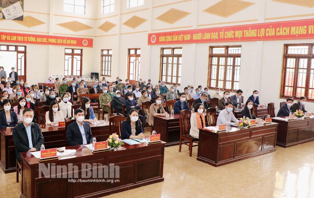 Các đồng chí lãnh đạo dự ngày hội "Đại đoàn kết toàn dân tộc" tại thôn Cách Tâm