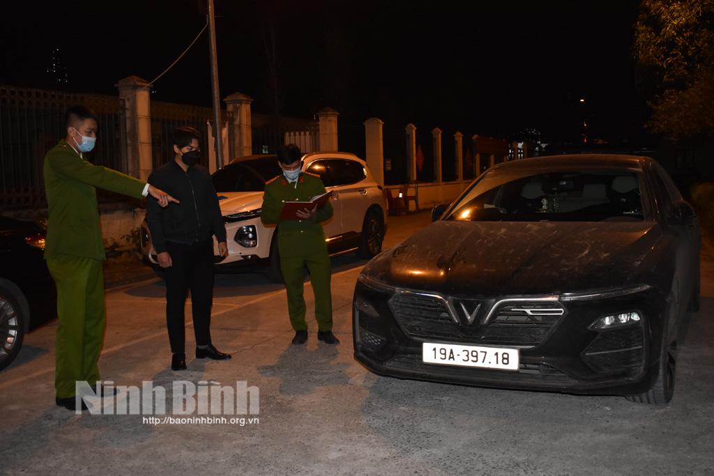 Xác định danh tính đối tượng chống người thi hành công vụ tại chốt kiểm soát dịch COVID-19