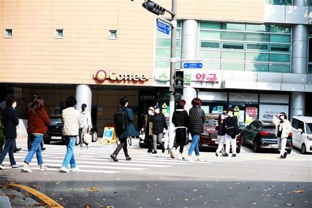 Hàn Quốc: 'Ba bước dài' để tìm lại cuộc sống thường nhật