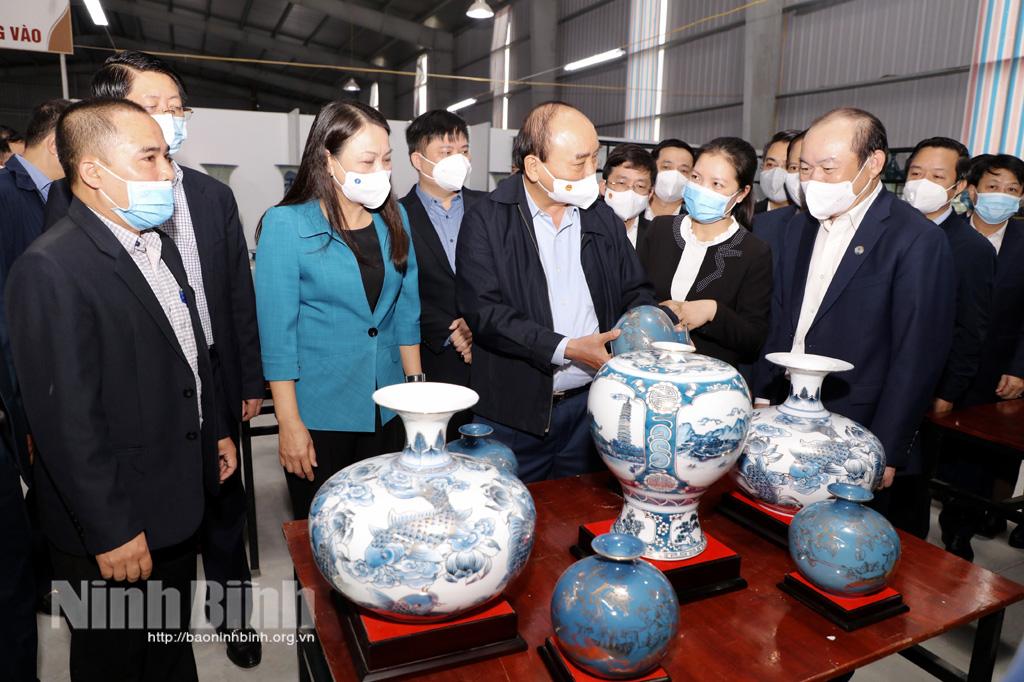 President pays working visit to Ninh Binh province