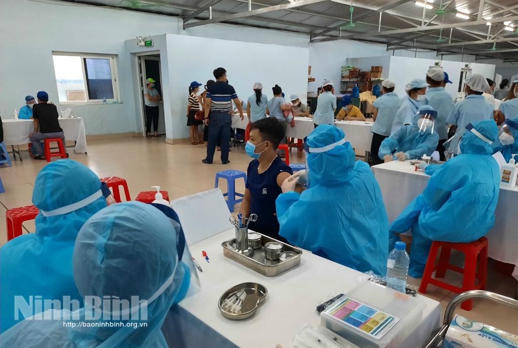 Ninh Bình tổ chức tiêm vắc xin phòng COVID-19 Sputnik V mũi 2