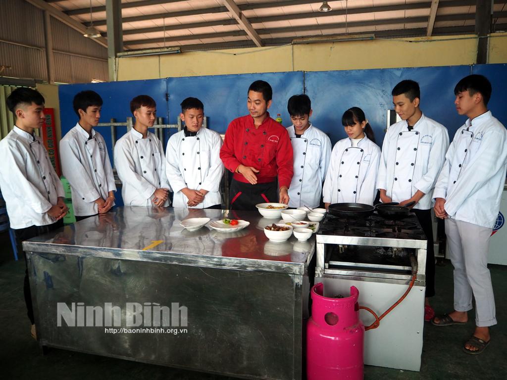 Người "truyền lửa" tình yêu với ẩm thực Cố đô