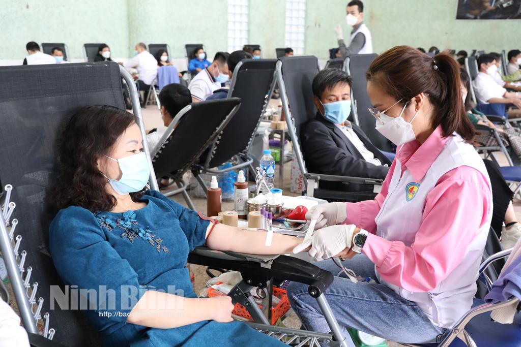 Kim Sơn: Tiếp nhận 1150 đơn vị máu trong đợt hiến máu tình nguyện lần thứ 2