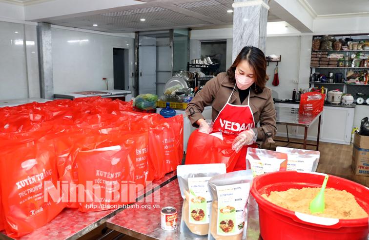 Tình người ở vùng dịch phường Nam Sơn