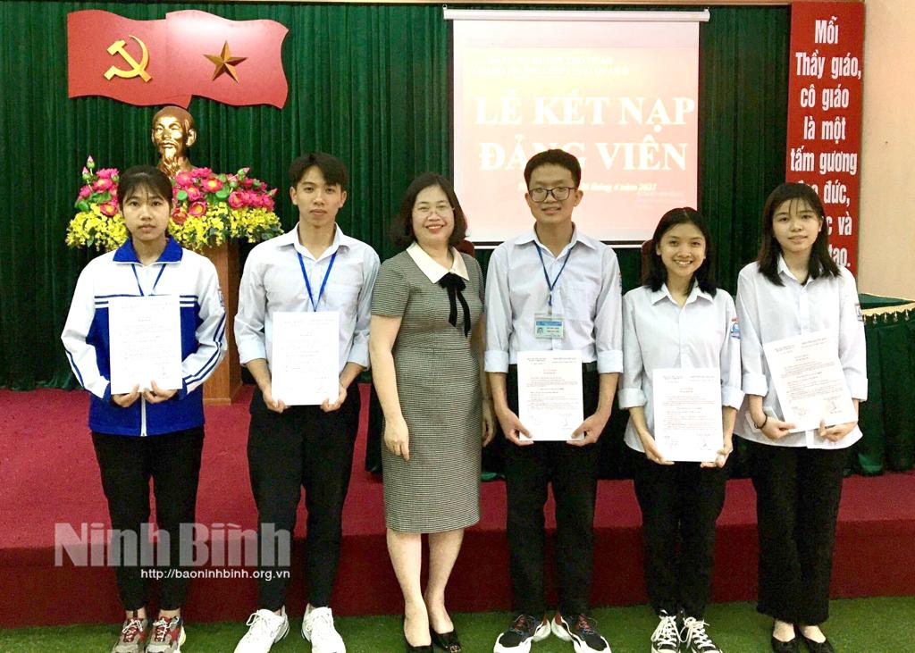 Đảng bộ huyện Nho Quan: Chú trọng tạo nguồn kế cận, tăng sức mạnh cho Đảng