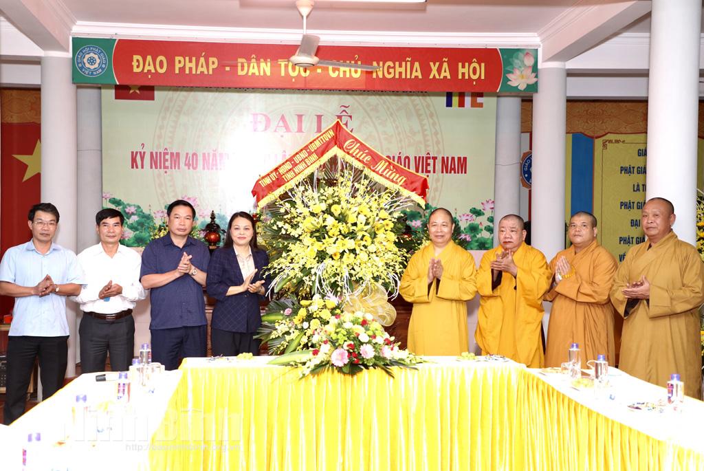 Đoàn đại biểu lãnh đạo tỉnh chúc mừng Ban trị sự Giáo hội Phật giáo Việt Nam tỉnh