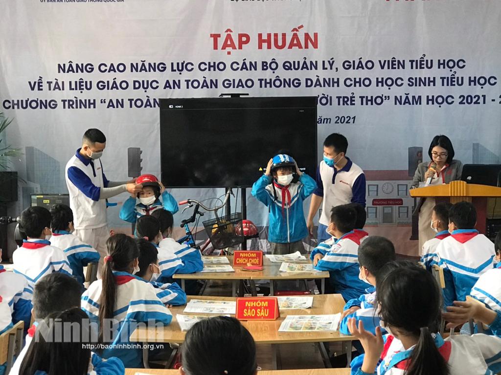 Tập huấn tài liệu Giáo dục an toàn giao thông dành cho học sinh Tiểu học