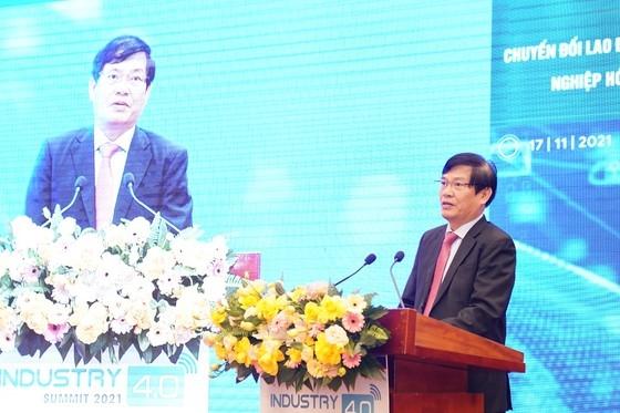 Chuyển đổi lao động và phát triển nguồn nhân lực số trong tiến trình công nghiệp hóa