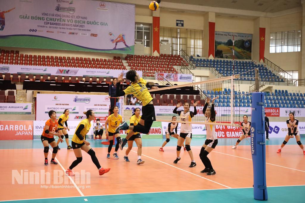 Vòng II giải bóng chuyền vô địch quốc gia 2021: Hai đội bóng nam và nữ chủ nhà nối tiếp mạch chiến thắng