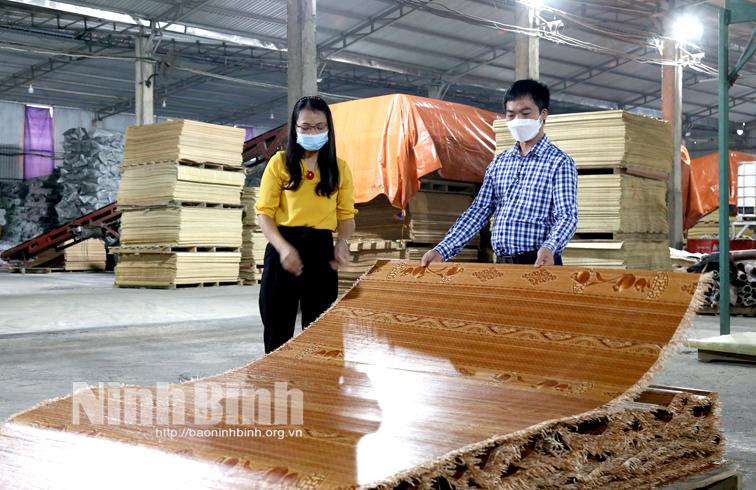 Sản xuất chiếu nan - nghề mới tạo việc làm cho lao động nông thôn