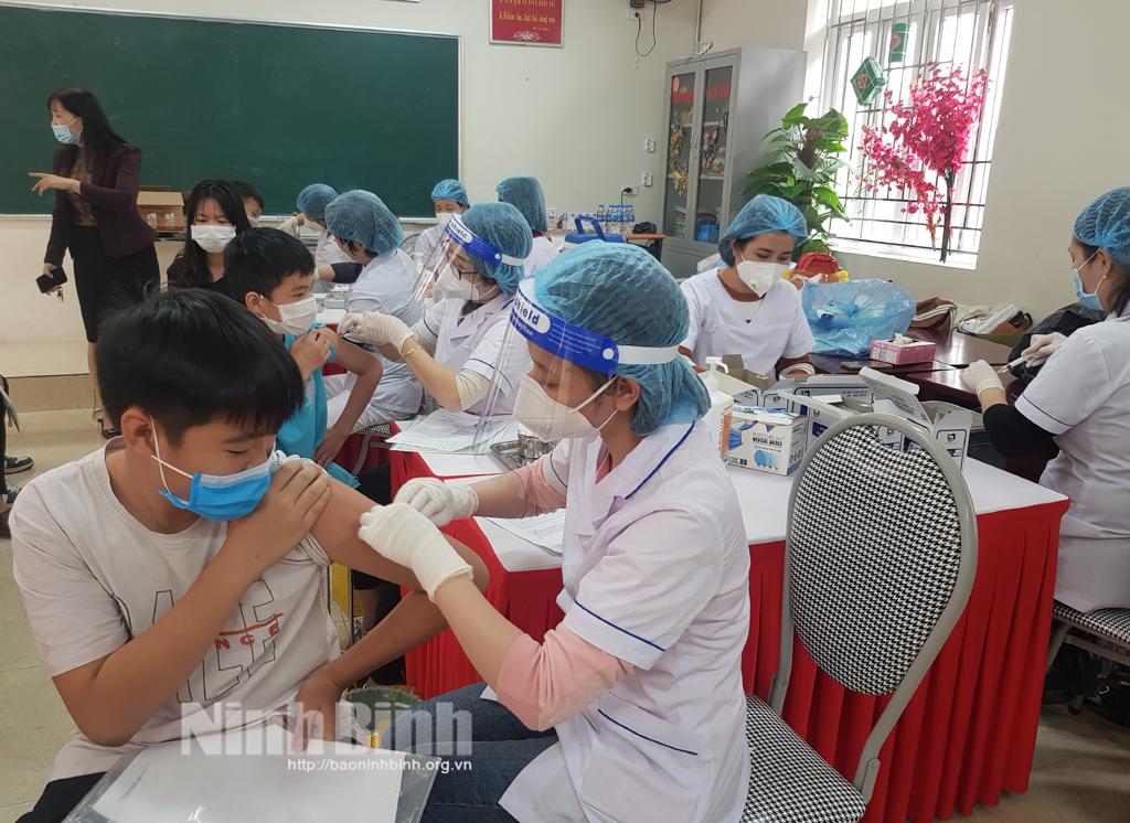 Rà soát đối tượng từ đủ 12 tuổi trở lên cư trú trên địa bàn tỉnh chưa được tiêm vắc xin phòng COVID-19