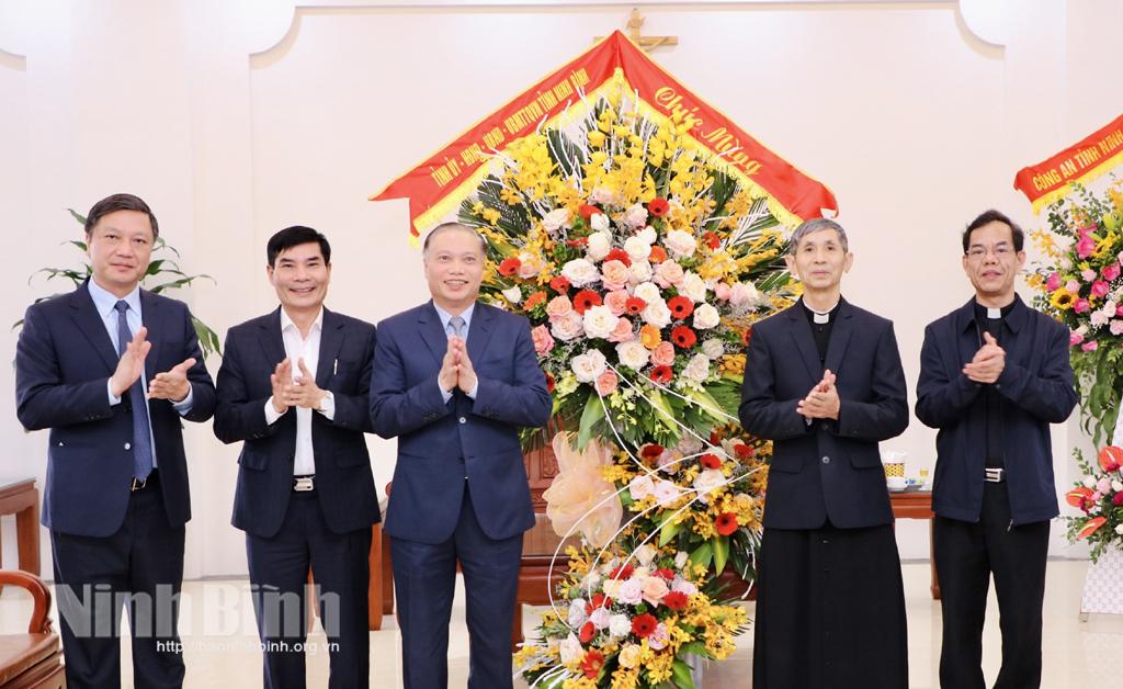 Đoàn đại biểu lãnh đạo tỉnh chúc mừng Lễ Giáng sinh năm 2021