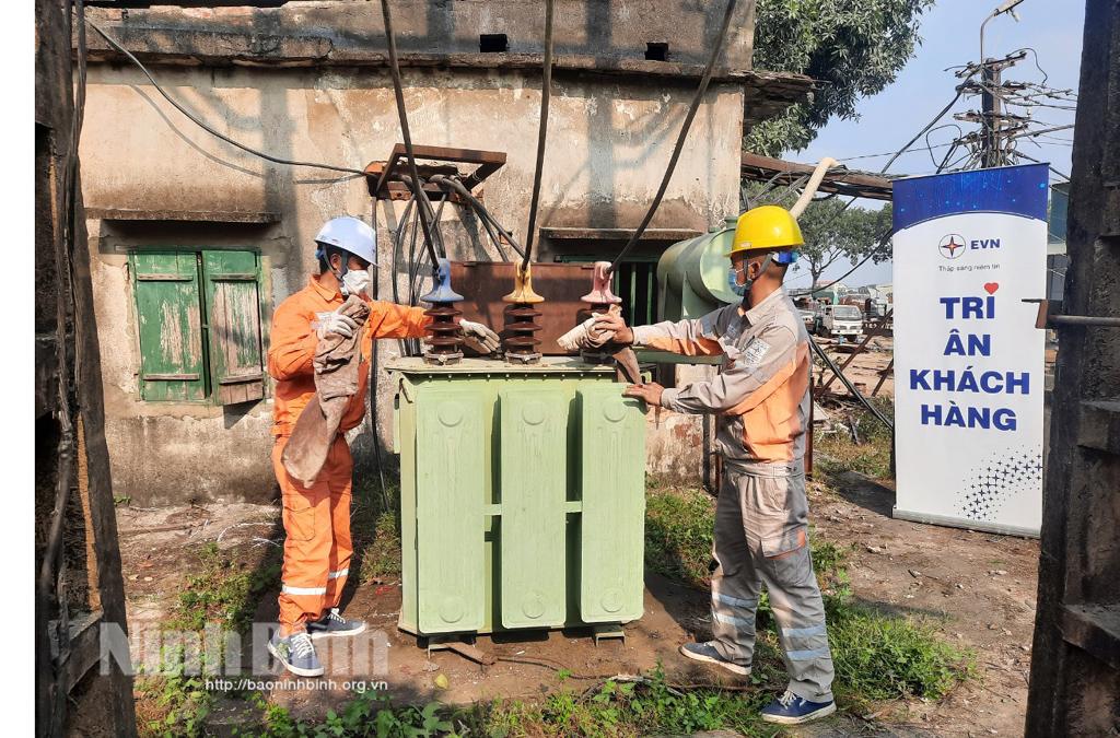 Công ty Điện lực Ninh Bình đồng hành cùng khách hàng vượt qua khó khăn bởi dịch bệnh COVID 19
