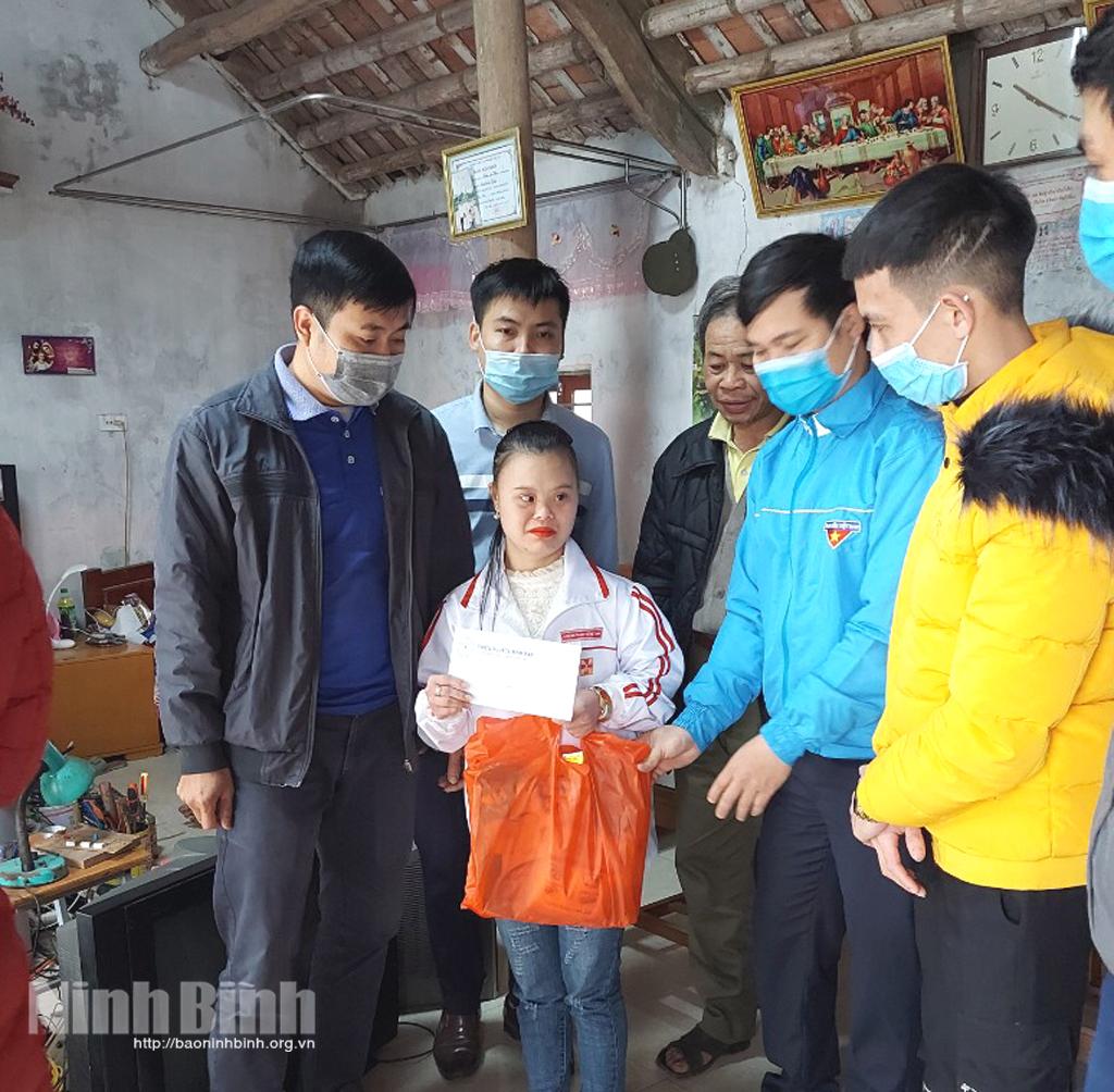 CLB Thiện nguyện Tình Bạn Ninh Bình trao 142 suất quà Tết tại Kim Sơn