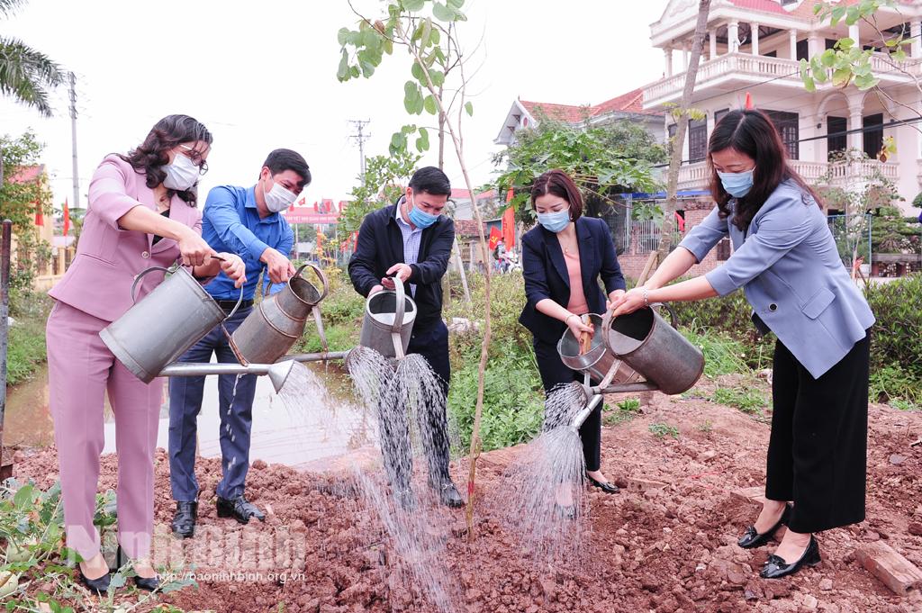 Hội Phụ nữ tỉnh ra quân "Tết trồng cây đời đời nhớ ơn Bác Hồ"