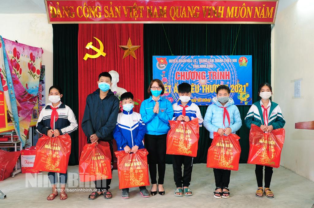 Huyện đoàn Hoa Lư tổ chức chương trình "Tết ấm yêu thương năm 2021"