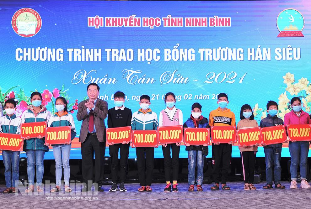 Chương trình trao học bổng Trương Hán Siêu
