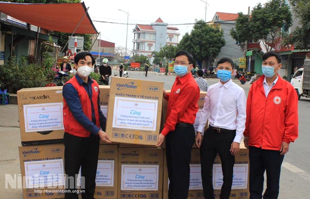 Trao tặng 25 nghìn khẩu trang cho người dân tỉnh Hải Dương