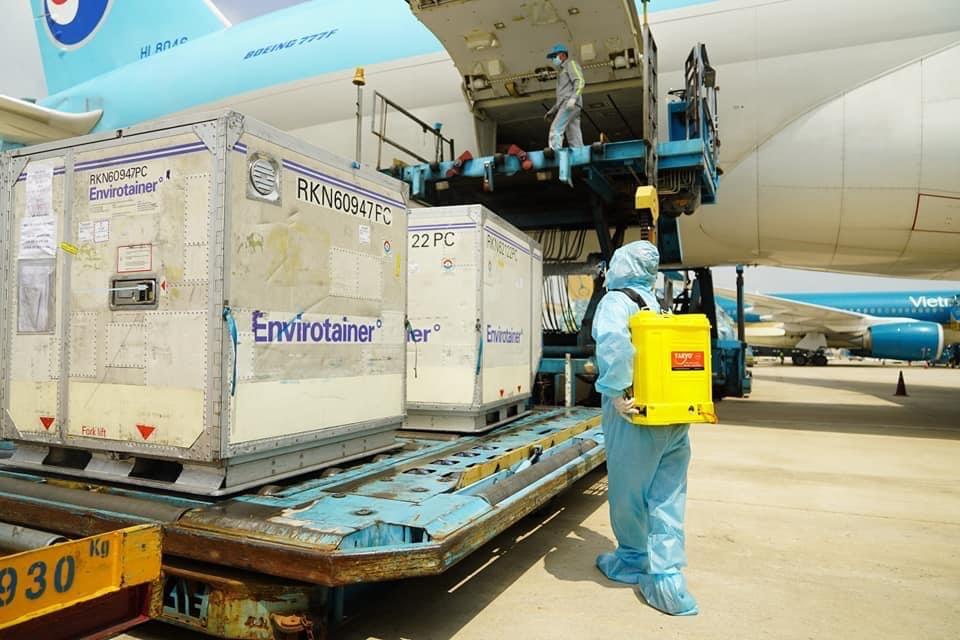 Lô vaccine phòng COVID-19 đầu tiên về VN sẽ được kiểm định chất lượng