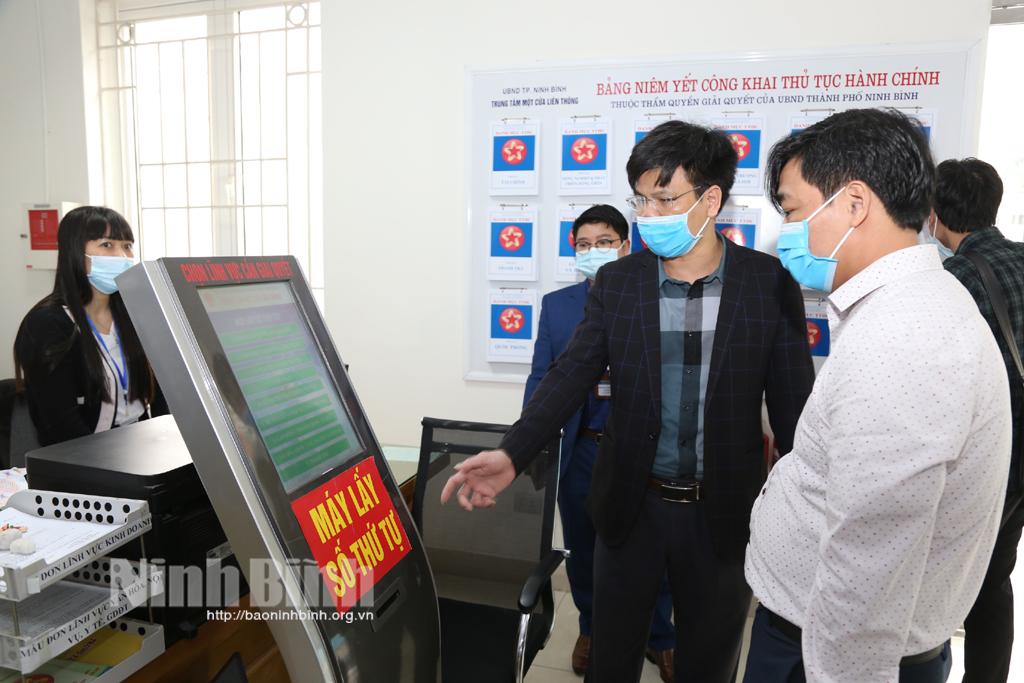 Kiểm tra, đánh giá thực trạng hoạt động tại Bộ phận Một cửa cấp huyện, cấp xã tại thành phố Ninh Bình và huyện Nho Quan
