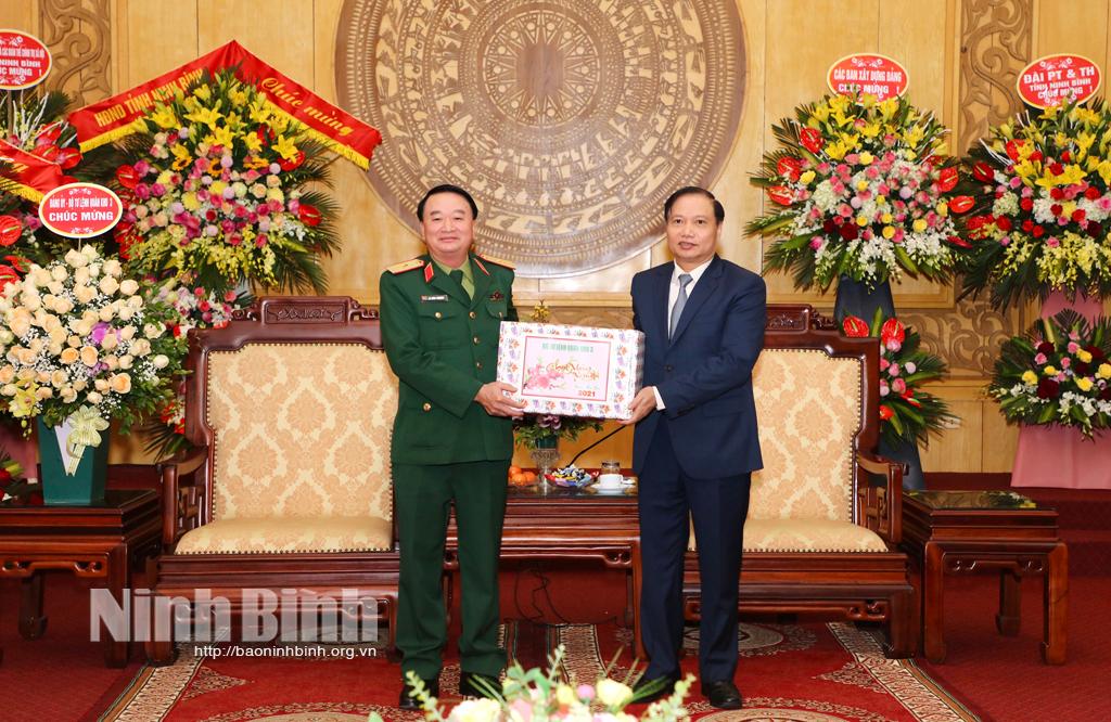 Bộ Tư lệnh Quân khu 3 chúc Tết Đảng bộ, chính quyền và nhân dân tỉnh Ninh Bình