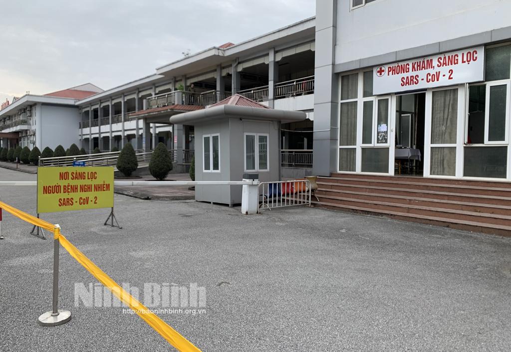 Siết chặt các biện pháp kiểm soát lây nhiễm dịch COVID-19 trong cơ sở khám, chữa bệnh