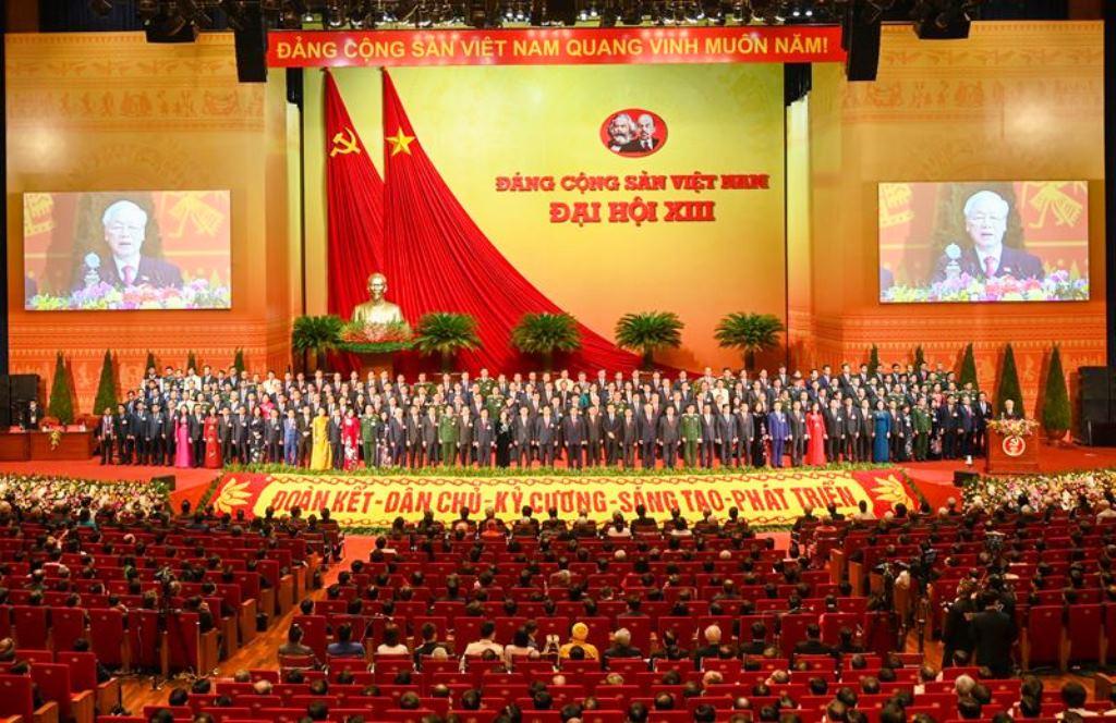 Chỉ thị của Bộ Chính trị về việc nghiên cứu, học tập, quán triệt, tuyên truyền và triển khai thực hiện Nghị quyết Đại hội đại biểu toàn quốc lần thứ XIII của Đảng