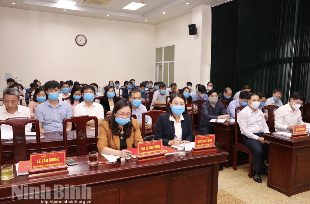 Văn phòng Tỉnh ủy tổ chức lấy ý kiến cử tri nơi công tác đối với người được giới thiệu ứng cử ĐBQH khóa XV và Đại biểu HĐND tỉnh, nhiệm kỳ 2021-2026