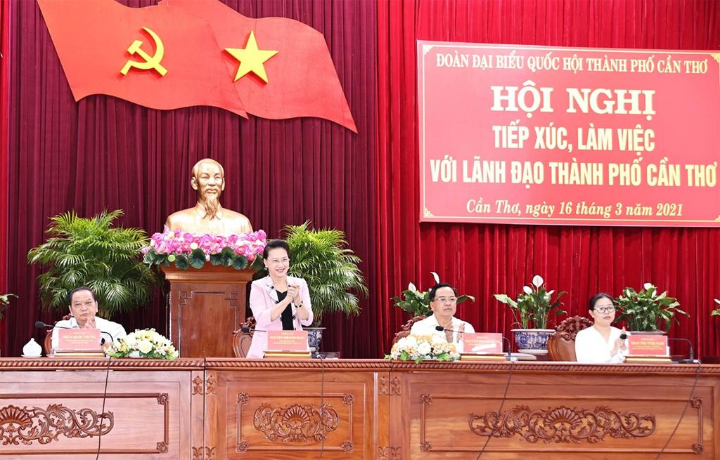 Chủ tịch Quốc hội làm việc với lãnh đạo thành phố Cần Thơ
