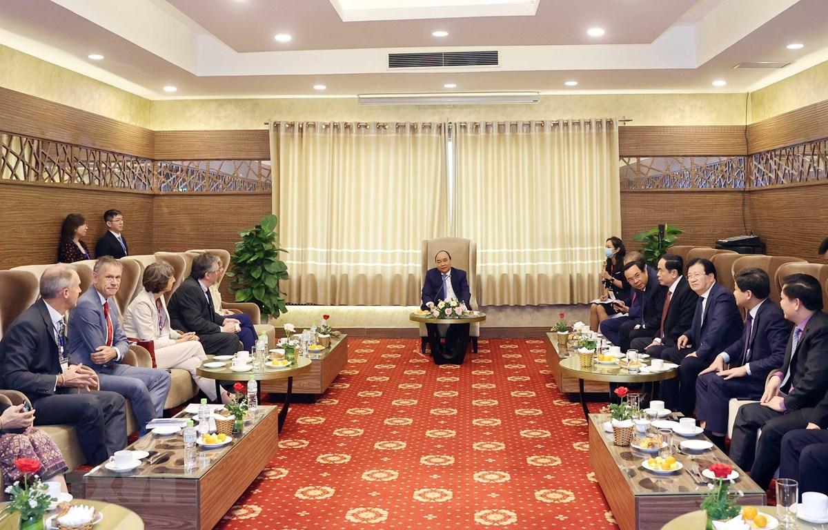 PM hosts int'l development partners on sidelines of Mekong Delta conference